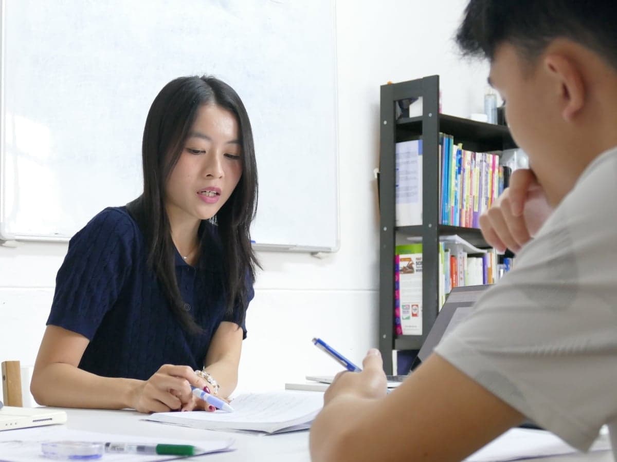 Teenager Struggles with Chinese: English-Family Guide